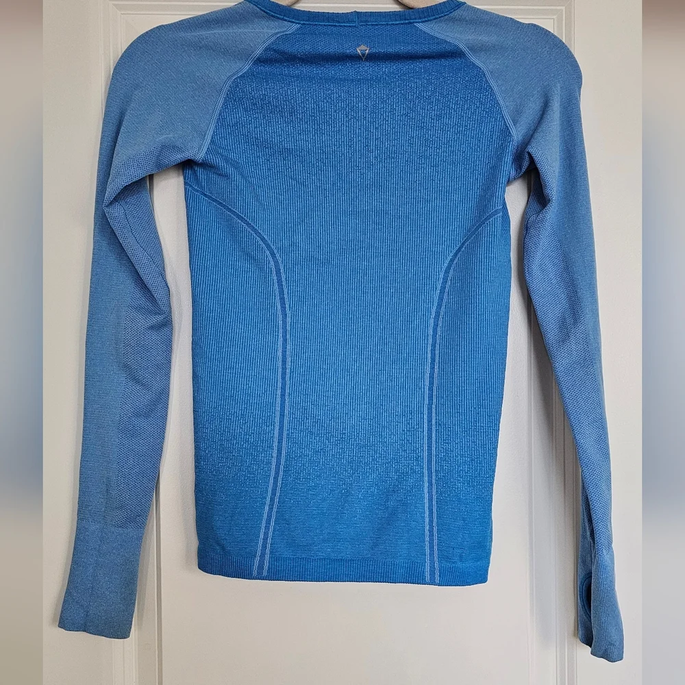 Ivivva (Lululemon) Girls 10 Blue Seamless Athletic Top Thumbholes Yoga Gym